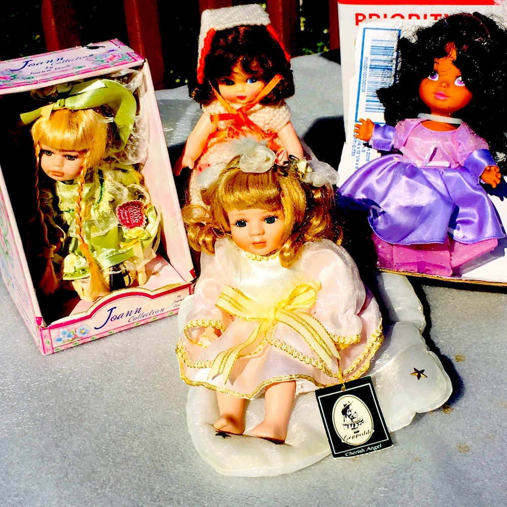 4 dolls